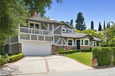 Photo of 4080 Meadow Lark Dr, Calabasas, CA 91302 (MLS # SR26062961)