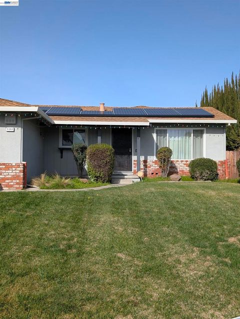 Photo of 4044 Granada Dr Dr, Pittsburg, CA 94565 (MLS # 41127547)