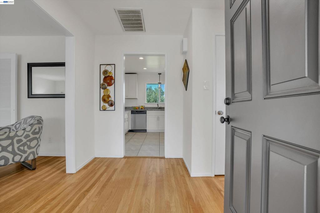 4284 4284 Hillview Dr