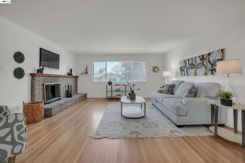 4284 4284 Hillview Dr