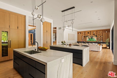 Tiny photo for 15321 Kingswood Lane, Sherman Oaks, CA 91403 (MLS # 26861983)