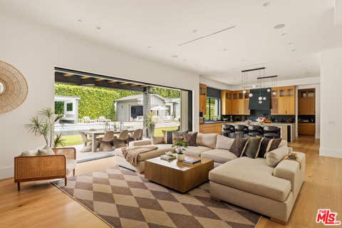 Tiny photo for 15321 Kingswood Lane, Sherman Oaks, CA 91403 (MLS # 26861983)