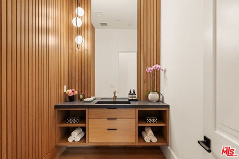 Tiny photo for 15321 Kingswood Lane, Sherman Oaks, CA 91403 (MLS # 26861983)