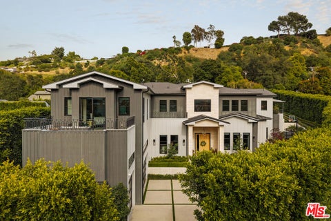 Tiny photo for 15321 Kingswood Lane, Sherman Oaks, CA 91403 (MLS # 26861983)