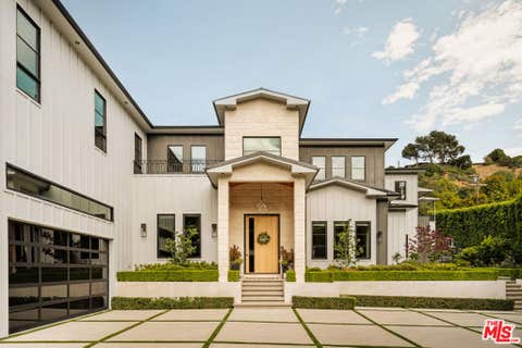 Tiny photo for 15321 Kingswood Lane, Sherman Oaks, CA 91403 (MLS # 26861983)