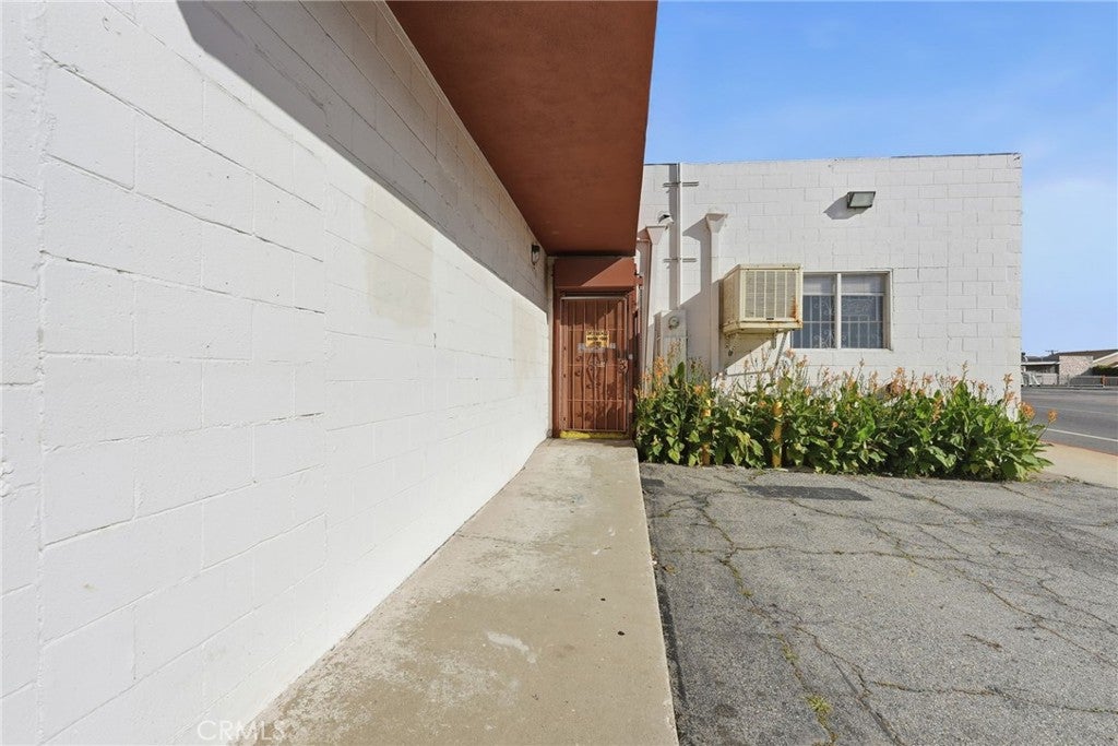 809 S Willowbrook