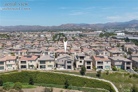 647 Pelion Lake Forest CA 92630