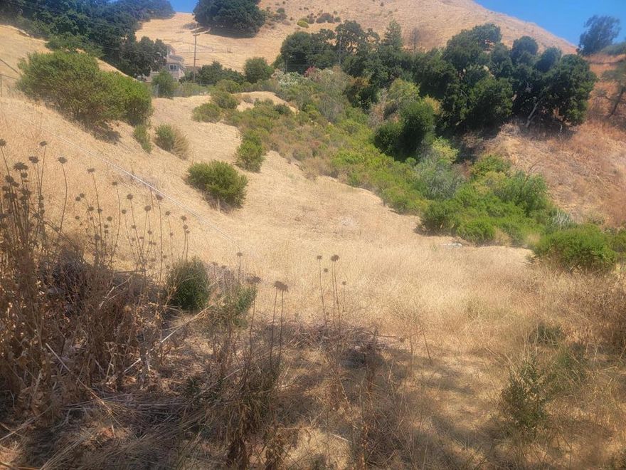 opportunity to build a beautiful house with great views over the hill in Berryessa area. One of very few residential zoned lots in the area. utilities at the street, few minutes to 680 freeway. Great school districts.