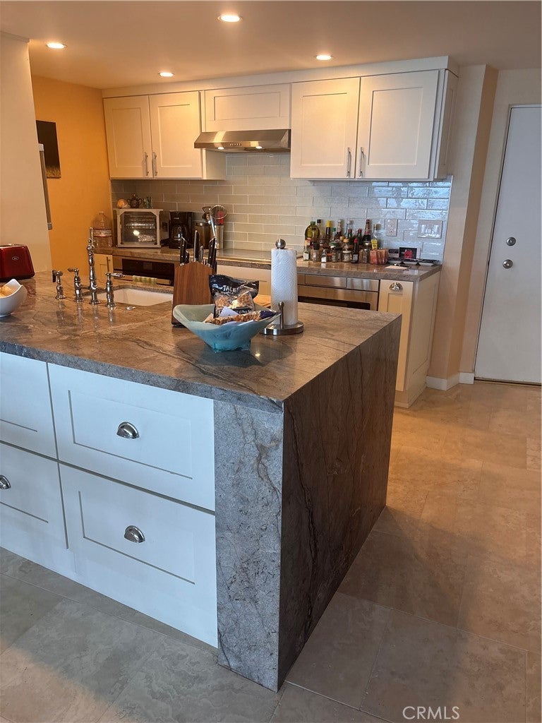 700 E Ocean 2205