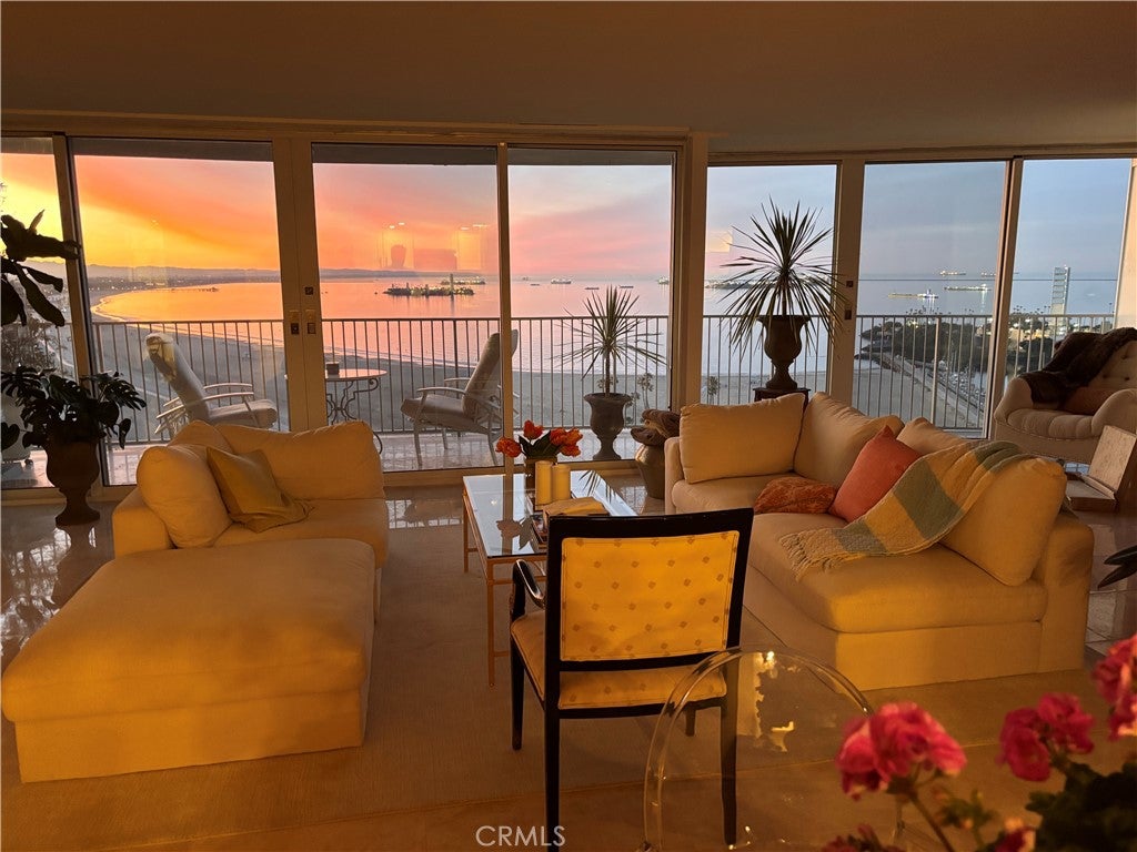 700 E Ocean 2205