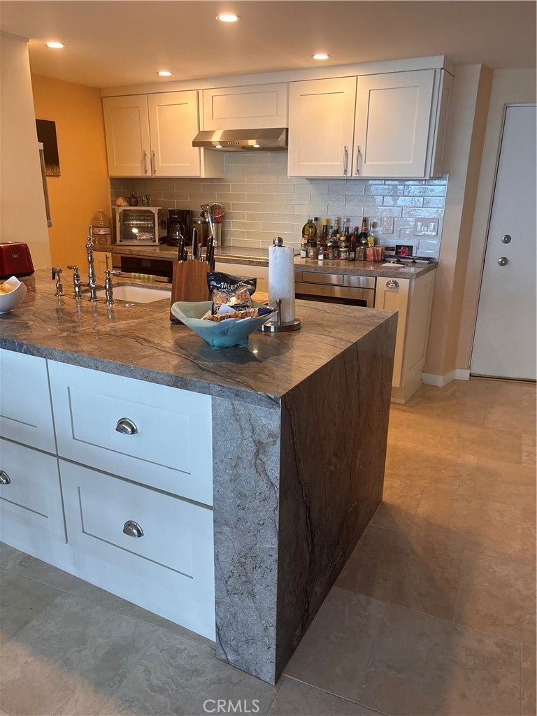 700 E Ocean 2205