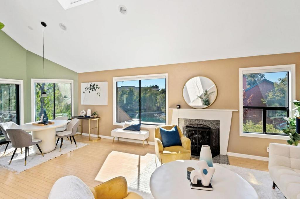953 Shoreline Drive
