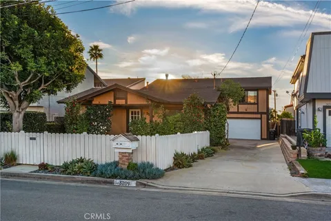 3209 Clay St, Newport Beach, CA 92663 - MLS#: NP26012761