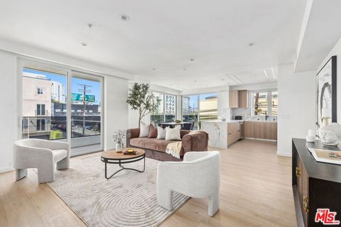 Photo of 1414 1/2 S Beverly Dr Dr #203, Los Angeles, CA 90035 (MLS # 25596415)