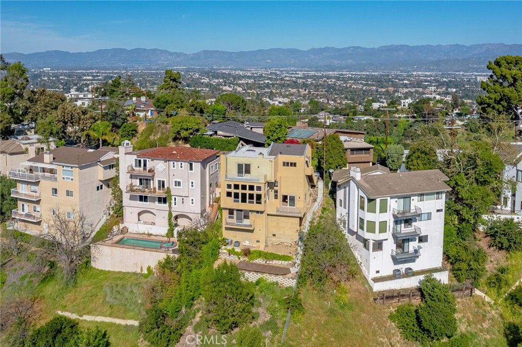 Photo of 3671 Alta Mesa, Studio City, CA 91604 (MLS # SB25277694)