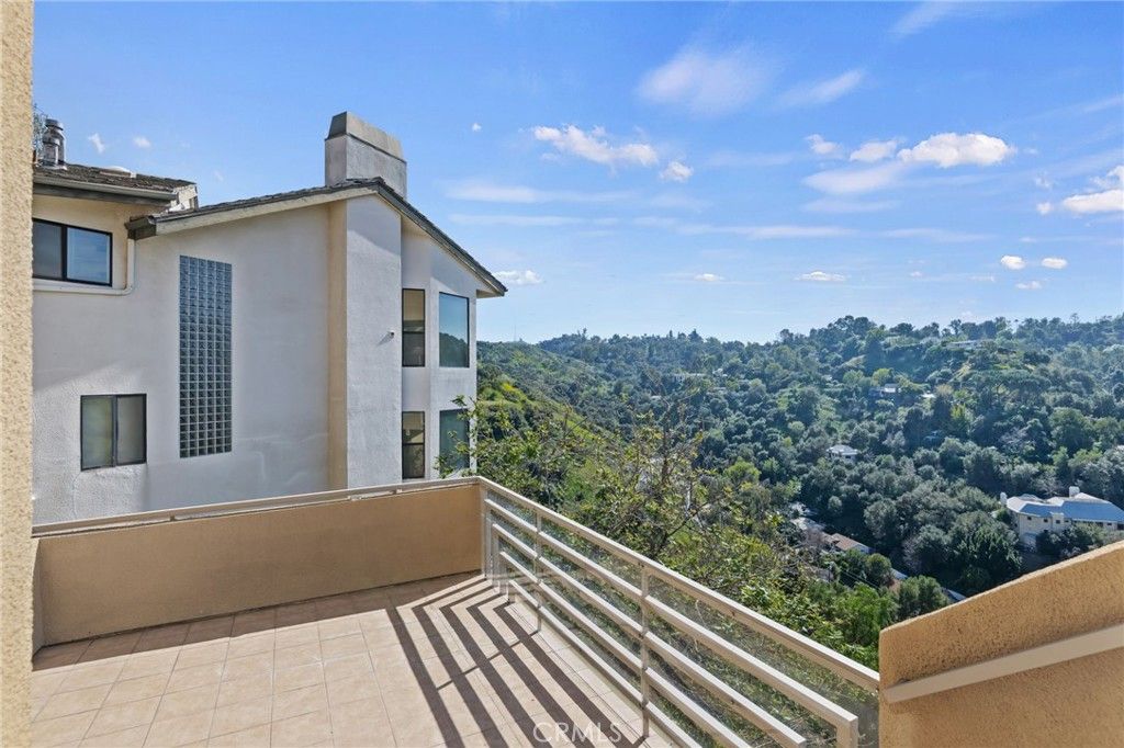 Photo of 3671 Alta Mesa, Studio City, CA 91604 (MLS # SB25277694)