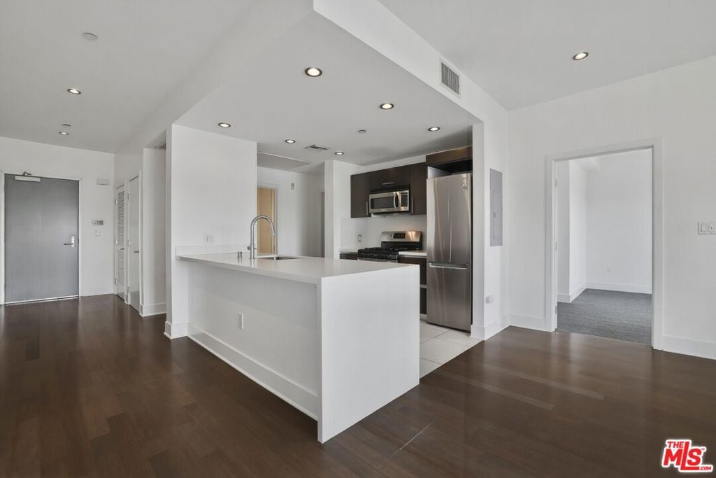 1700 Sawtelle Boulevard 210