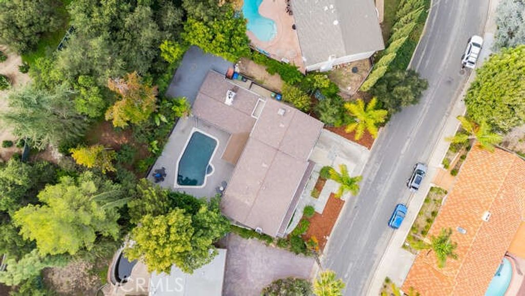 Photo of 3325 Alginet, Encino, CA 91436 (MLS # SR25270718)