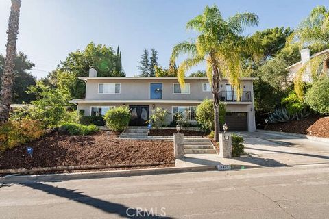 3325 Alginet Encino CA 91436
