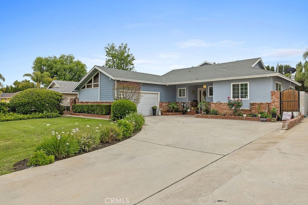 Photo of 16900 Mayall Street, North Hills, CA 91343 (MLS # SR25239783)