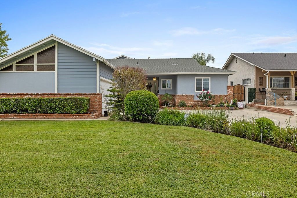 Photo of 16900 Mayall Street, North Hills, CA 91343 (MLS # SR25239783)