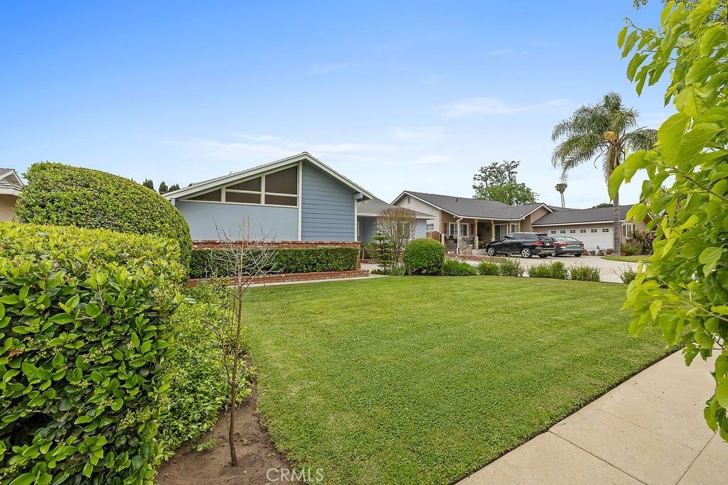 Photo of 16900 Mayall Street, North Hills, CA 91343 (MLS # SR25239783)