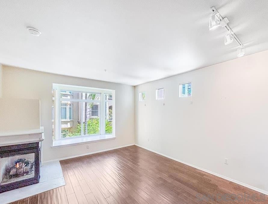 2400 5th Ave 203