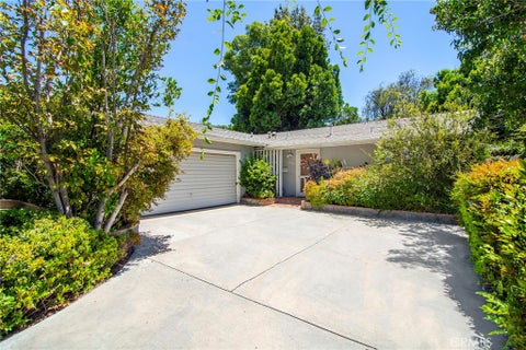 Photo of 23518 Friar Street, Woodland Hills, CA 91367 (MLS # SR26150532)