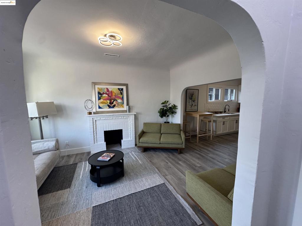 WEST OAKLAND - Residential
