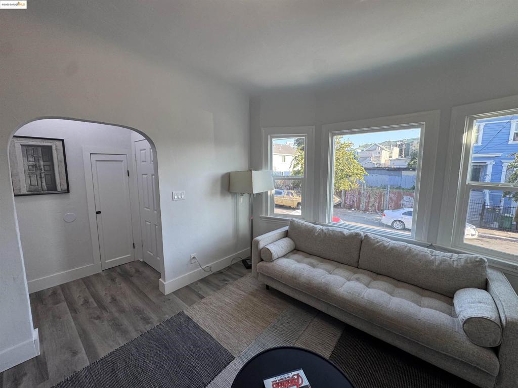 WEST OAKLAND - Residential