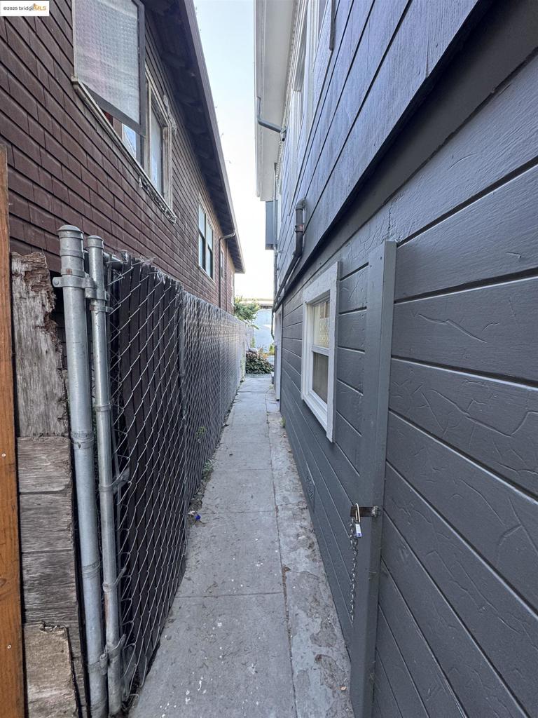WEST OAKLAND - Residential