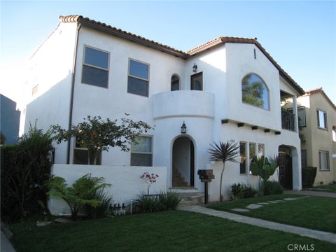 Photo of 1265 S Cloverdale Ave AVE #1/2, Los Angeles, CA 90019 (MLS # SR26173381)