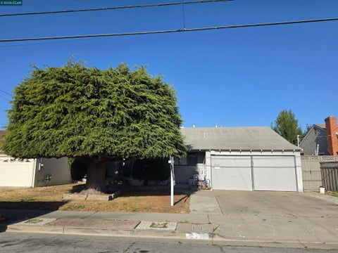 Photo of 15044 Juniper St ST, San Leandro, CA 94579 (MLS # 41140958)