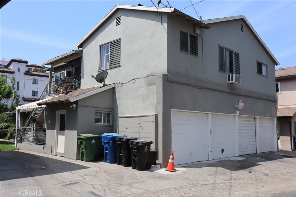 14151 Moorpark Street