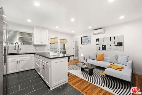 Photo of 927 Euclid Street #A, Santa Monica, CA 90403 (MLS # 25622275)