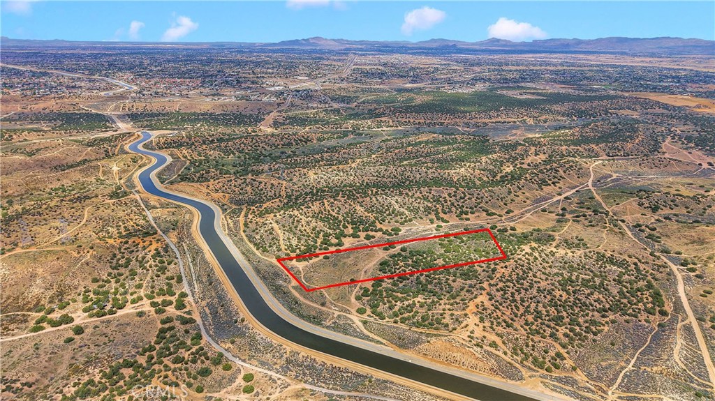 Beautiful property near the new Silverwood project. This is a wonderful opportunity to own a large parcel of land in the path of tremendous growth. Must see this wonderful property take a drive by today!