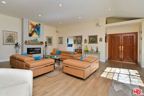 Photo of 6015 Topeka Drive, Tarzana, CA 91356 (MLS # 26650663)