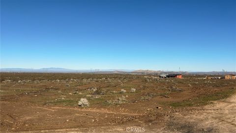 Photo of 172 W Avenue U, Palmdale, CA 93551 (MLS # SR25281733)