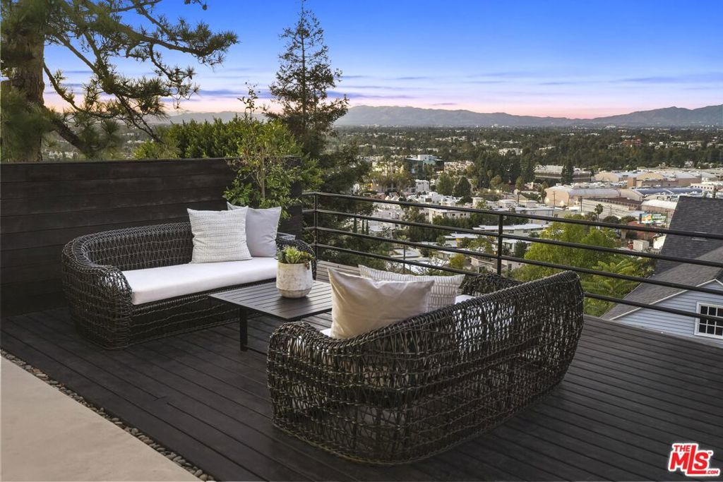 Photo of 3838 Buena Park Drive, Studio City, CA 91604 (MLS # 25631457)