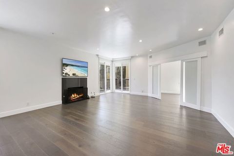 Photo of 723 Westmount Drive #206, West Hollywood, CA 90069 (MLS # 26705115)