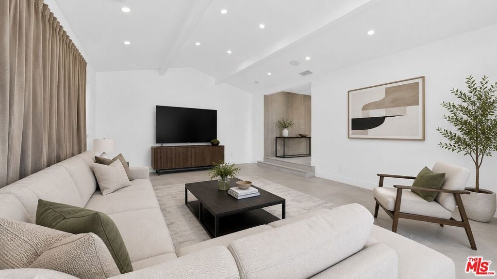 3873 Royal Woods Drive