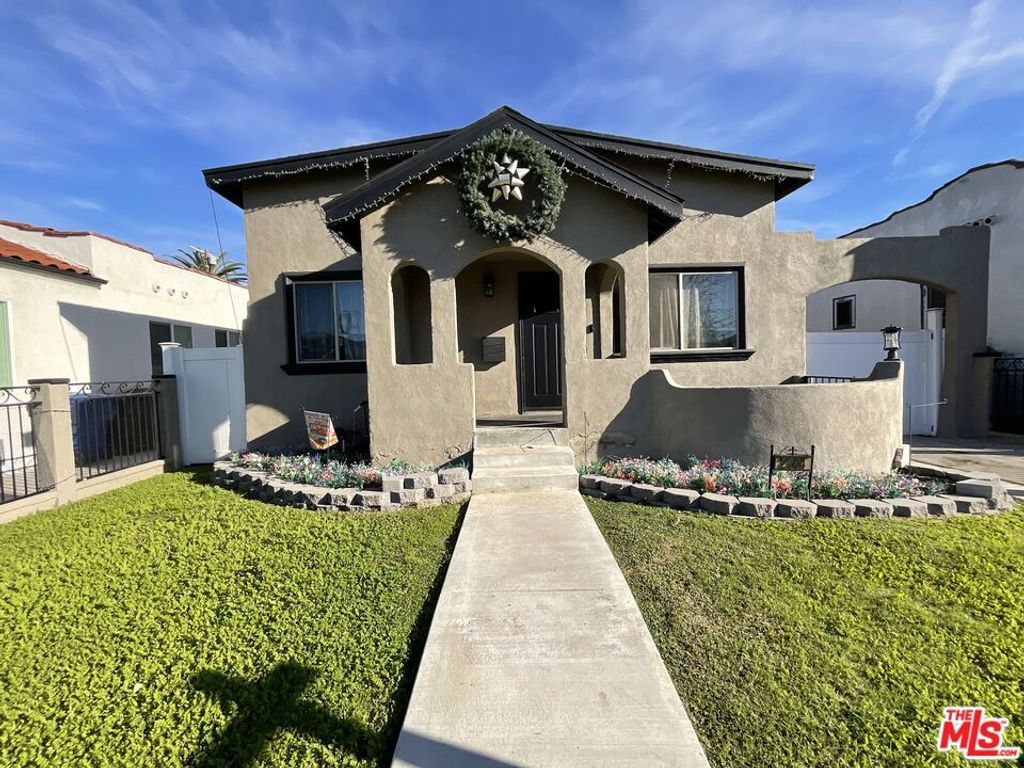 Photo of 2144 Alsace Avenue, Los Angeles, CA 90016 (MLS # 26638687)