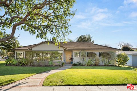 Photo of 7755 Hosford Avenue, Los Angeles, CA 90045 (MLS # 26836255)