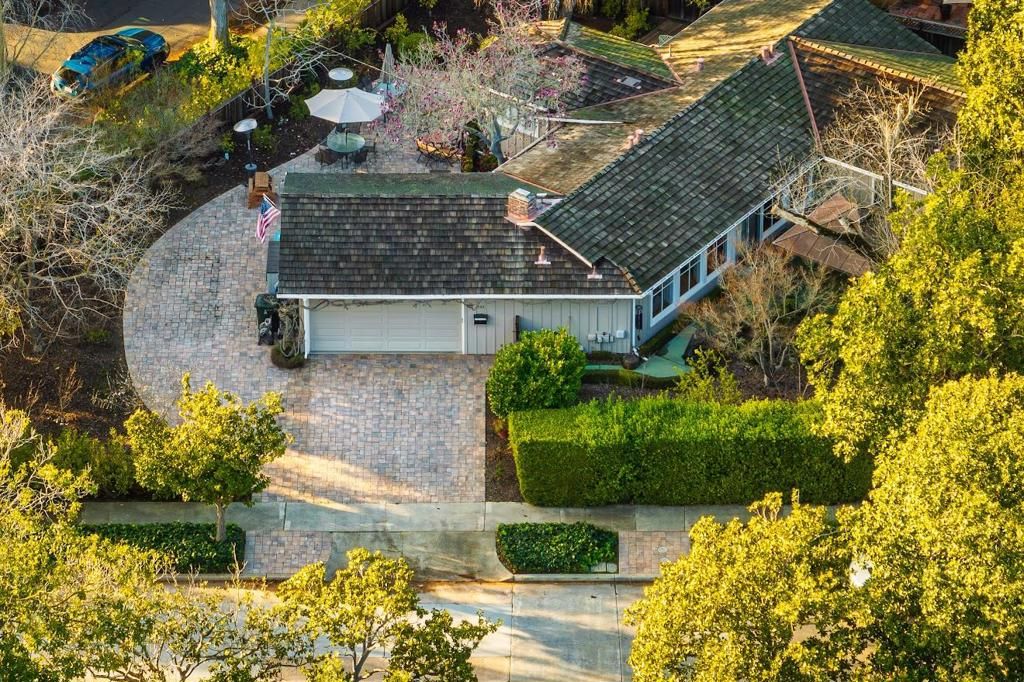 Photo of 115 Southwood Drive, Palo Alto, CA 94301 (MLS # ML82037421)