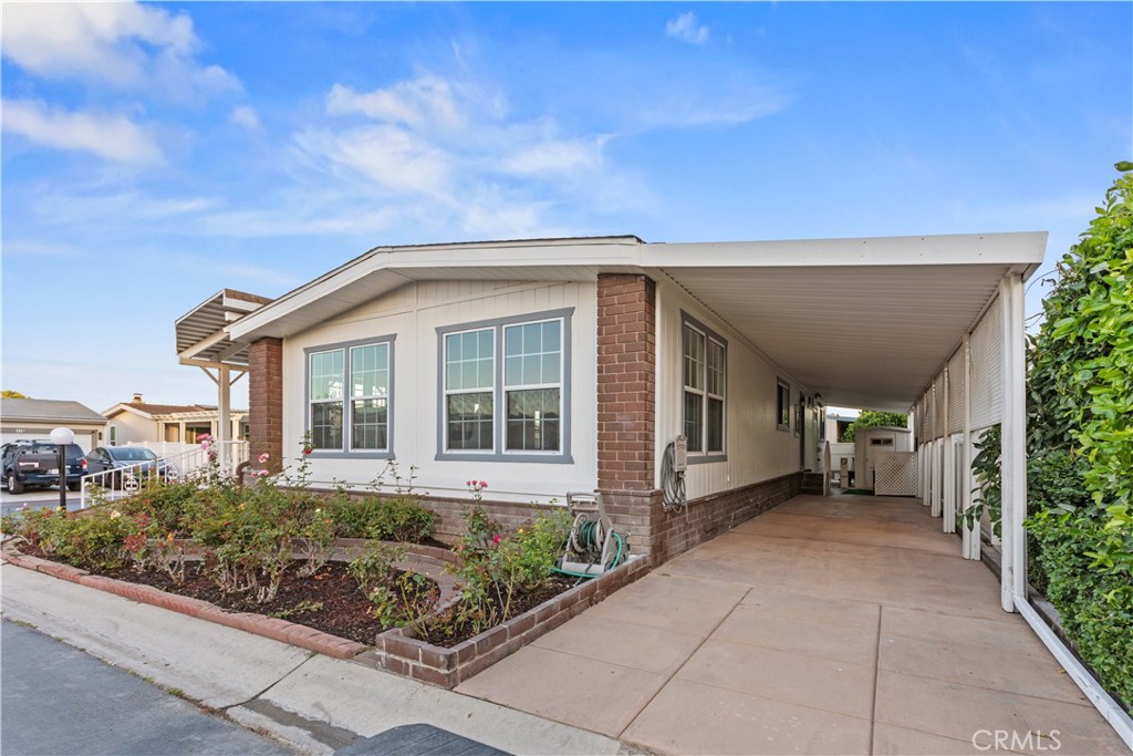 5200 Irvine Boulevard 210