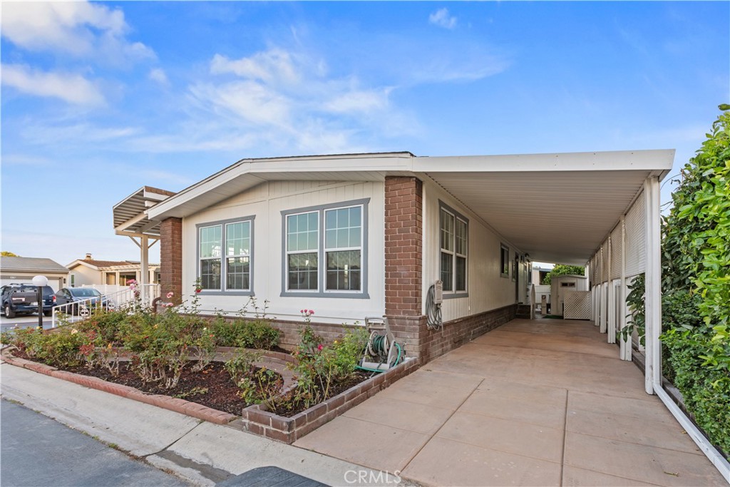 5200 Irvine Boulevard 210