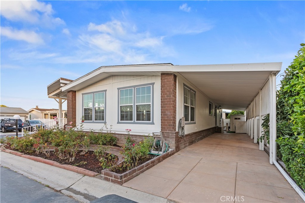 5200 Irvine Boulevard 210