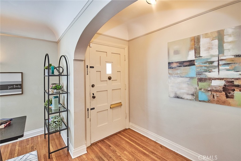 6669 De Longpre Avenue