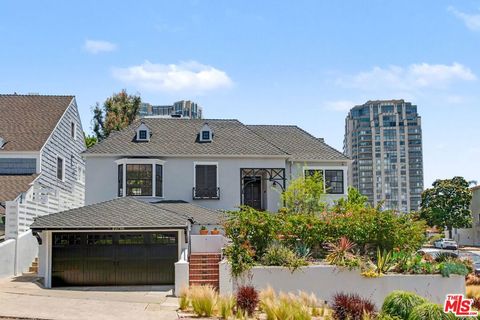 Photo of 10798 Weyburn Avenue, Los Angeles, CA 90024 (MLS # 26840273)