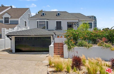 Photo of 10798 Weyburn Avenue, Los Angeles, CA 90024 (MLS # 26840273)